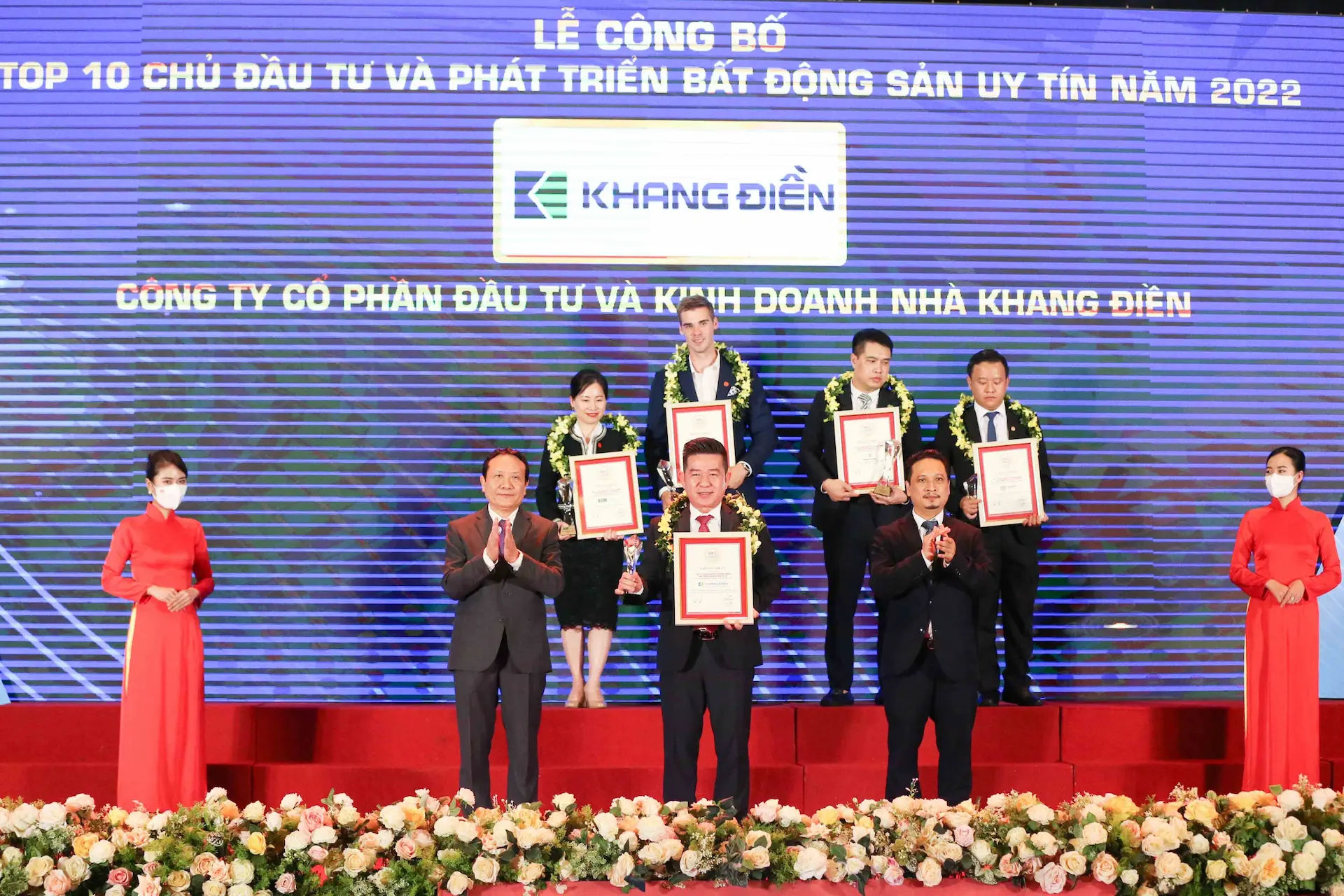 Đại diện Khang Điền House nhận giải